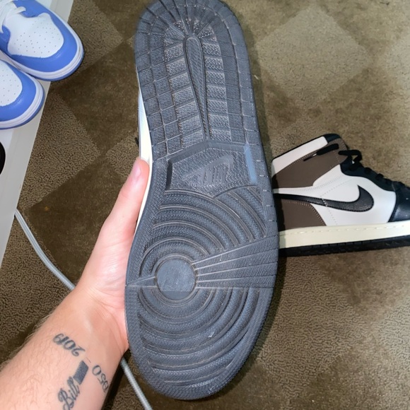 JORDAN 1 RETRO HIGH (MOCHA) - Picture 4 of 4